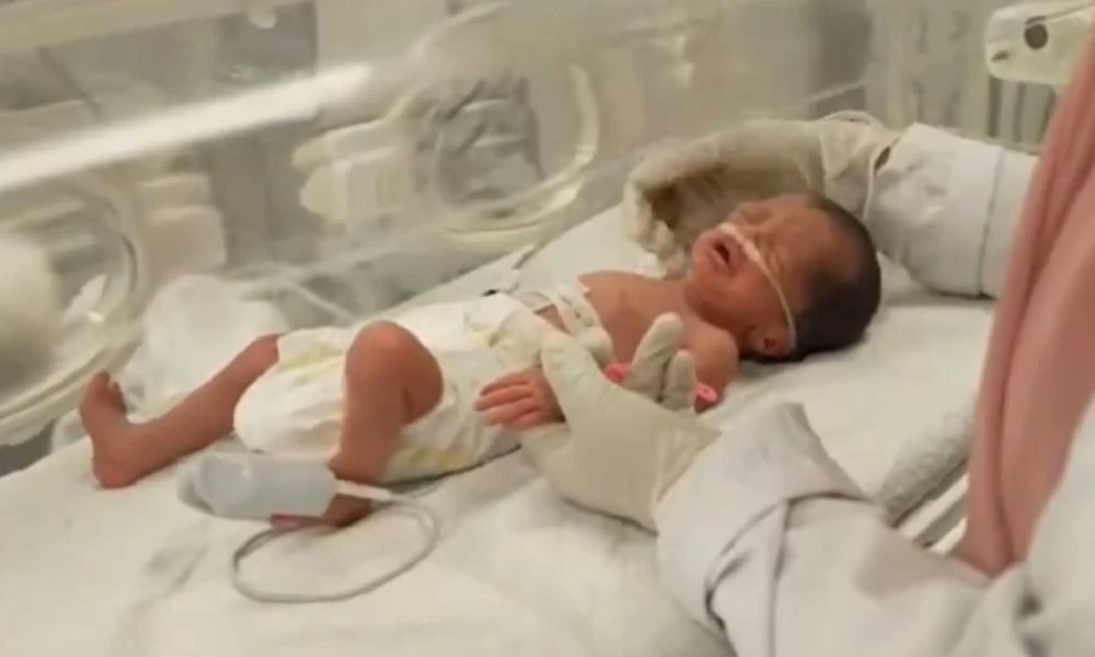 Μέση Ανατολή: Δεν άντεξε τελικά το κοριτσάκι που γεννήθηκε με καισαρική